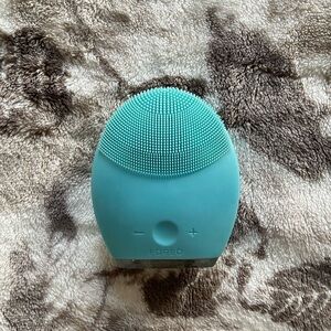 FOREO Cleansing Device